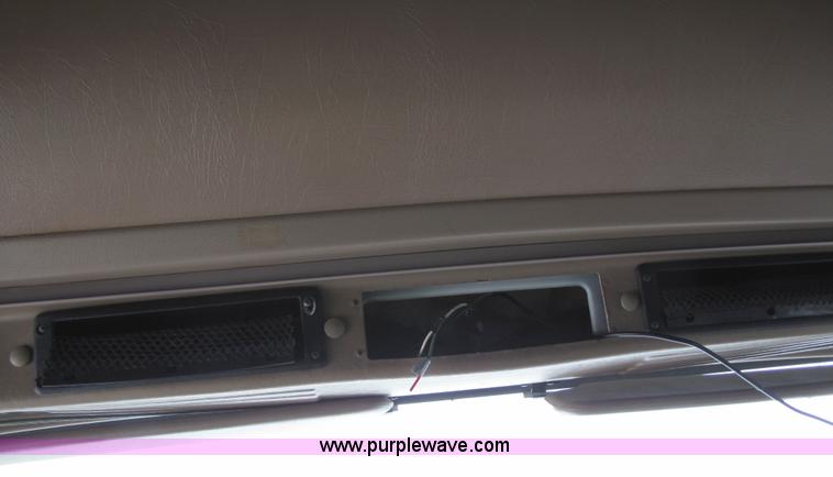 image for item 8001 2005 International 9400I semi truck