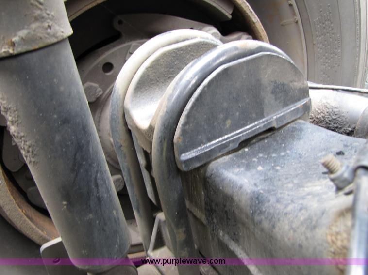 image for item 8001 2005 International 9400I semi truck