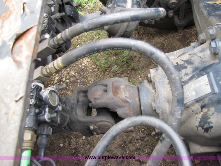 image for item 8001 2005 International 9400I semi truck