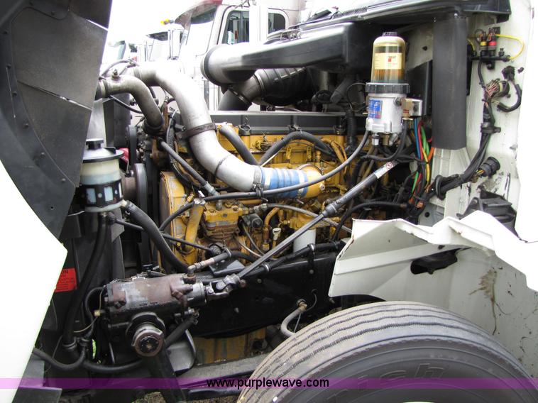 image for item 8001 2005 International 9400I semi truck