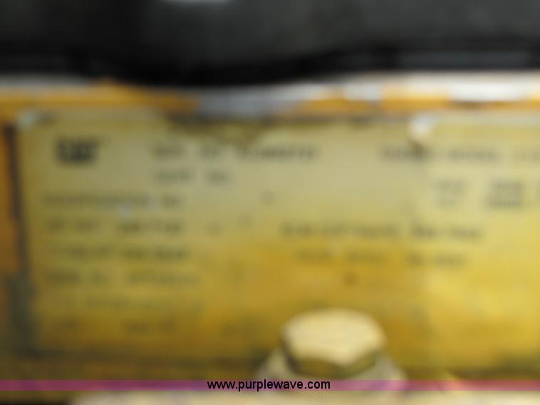 image for item 8001 2005 International 9400I semi truck