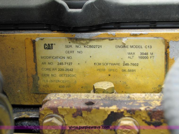 image for item 8001 2005 International 9400I semi truck