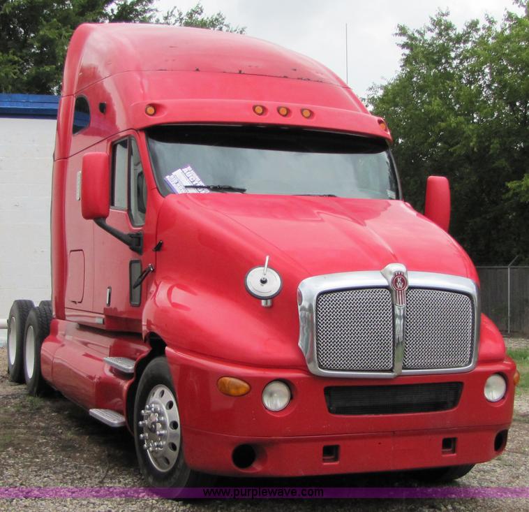 image for item 8003 2002 Kenworth T2000 semi truck