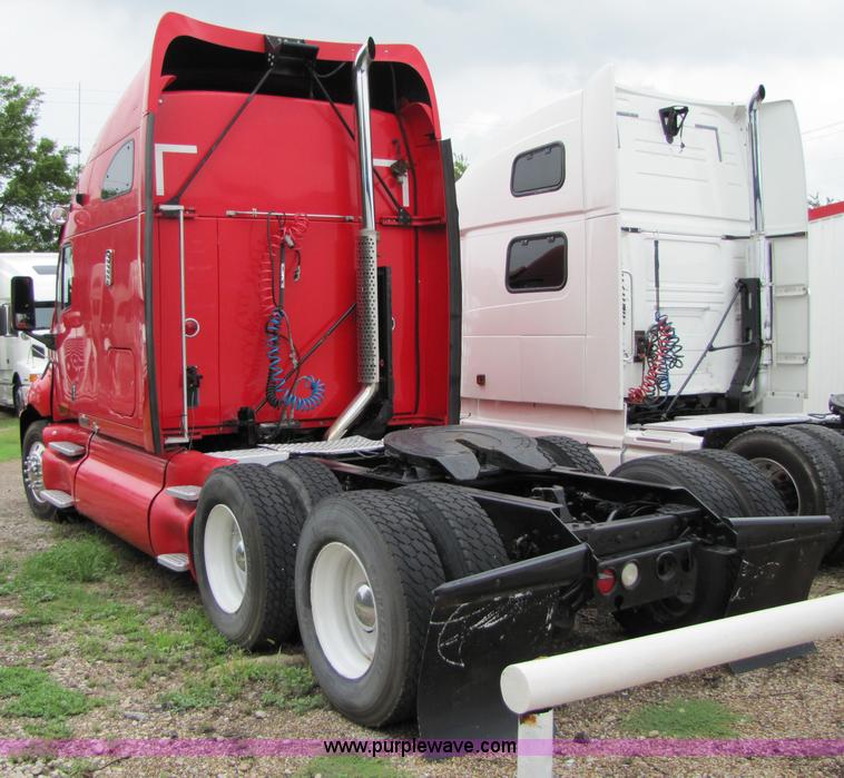 image for item 8003 2002 Kenworth T2000 semi truck