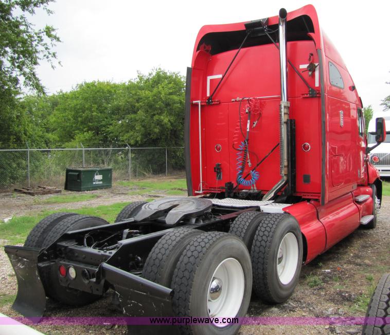 image for item 8003 2002 Kenworth T2000 semi truck