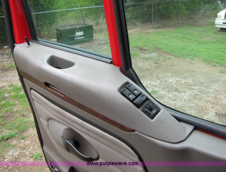 image for item 8003 2002 Kenworth T2000 semi truck