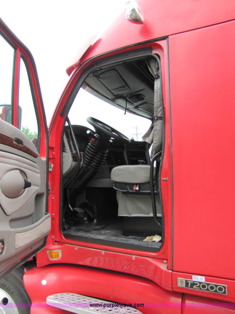 image for item 8003 2002 Kenworth T2000 semi truck