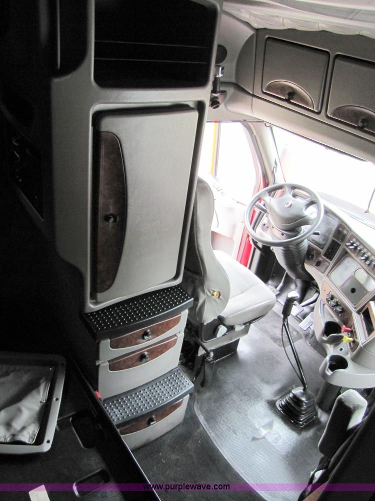 image for item 8003 2002 Kenworth T2000 semi truck