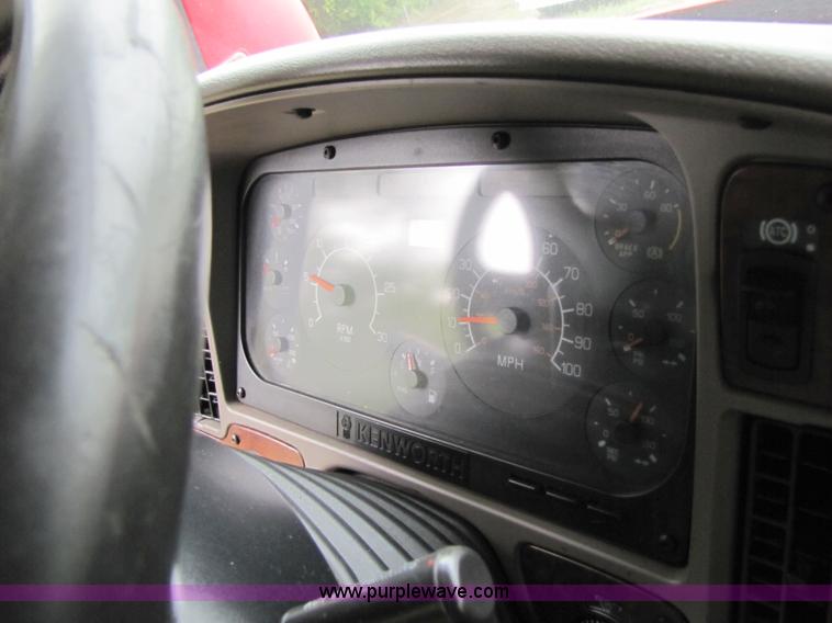 image for item 8003 2002 Kenworth T2000 semi truck