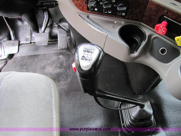 image for item 8003 2002 Kenworth T2000 semi truck