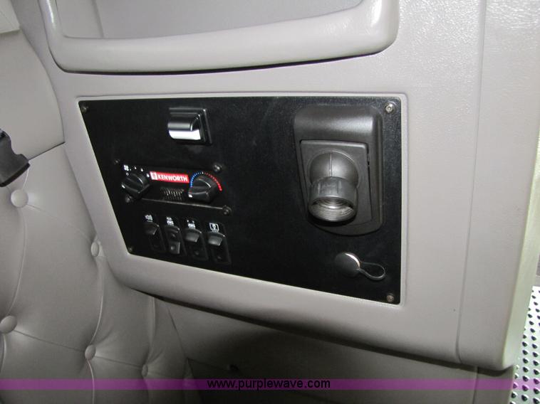 image for item 8003 2002 Kenworth T2000 semi truck