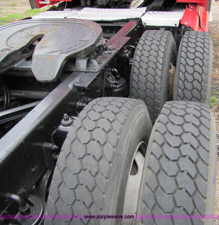 image for item 8003 2002 Kenworth T2000 semi truck