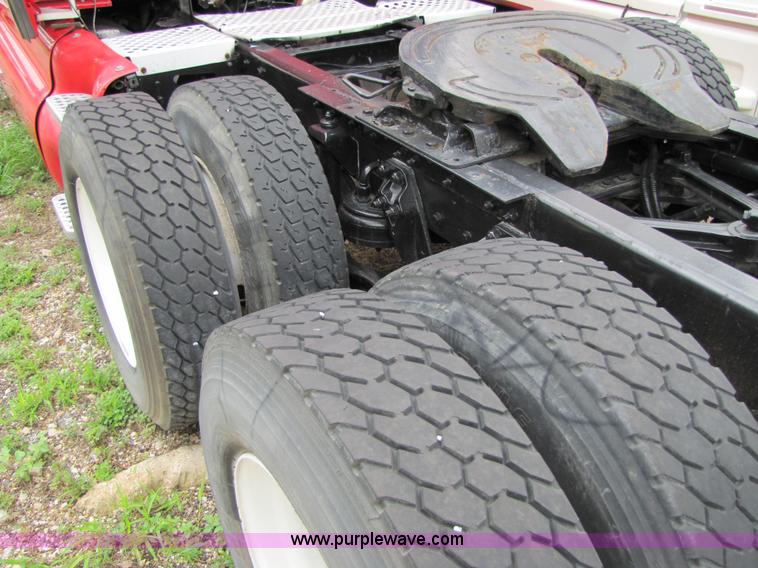 image for item 8003 2002 Kenworth T2000 semi truck