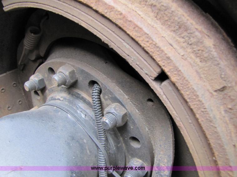 image for item 8003 2002 Kenworth T2000 semi truck