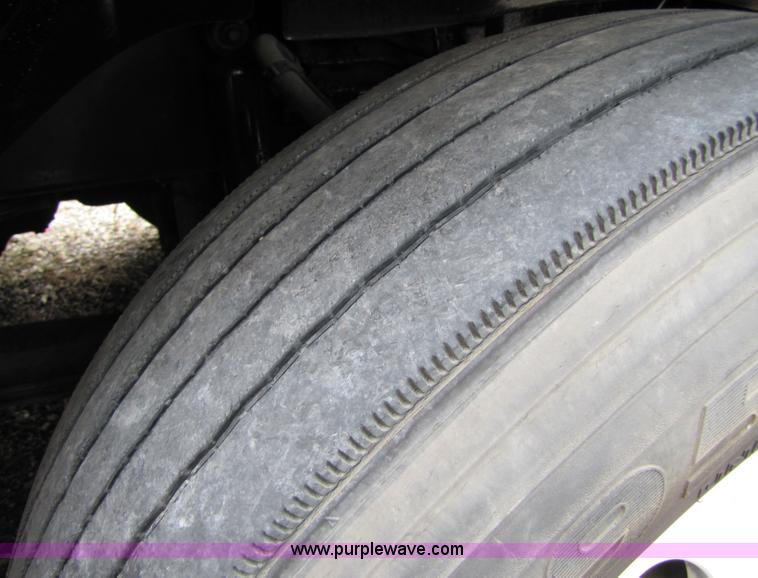 image for item 8003 2002 Kenworth T2000 semi truck