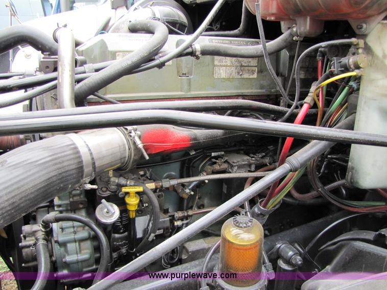 image for item 8004 2004 Freightliner Conventional Columbia semi truck