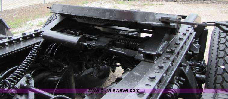 image for item 8005 2004 Freightliner Conventional Columbia semi truck