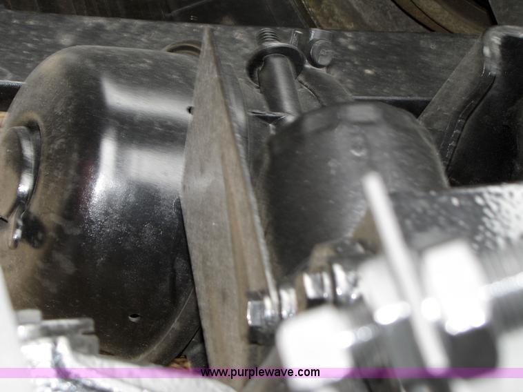 image for item 8005 2004 Freightliner Conventional Columbia semi truck