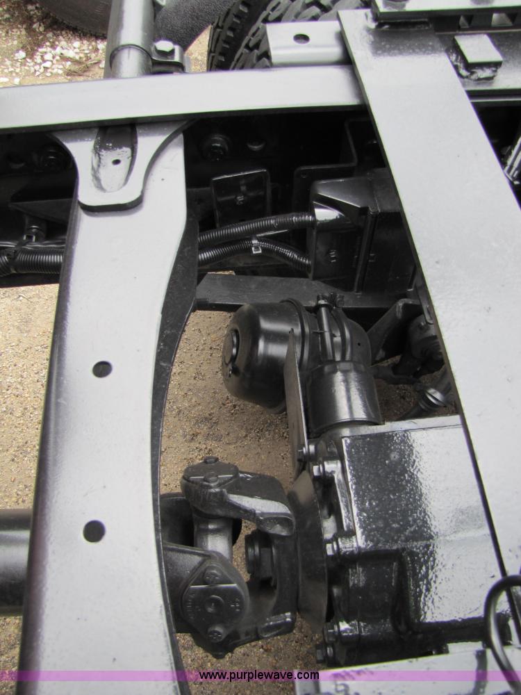 image for item 8005 2004 Freightliner Conventional Columbia semi truck