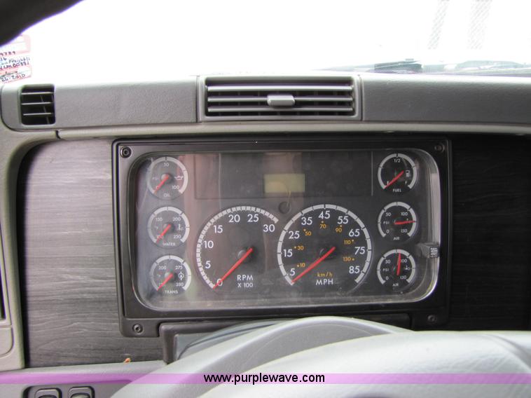 image for item 8005 2004 Freightliner Conventional Columbia semi truck