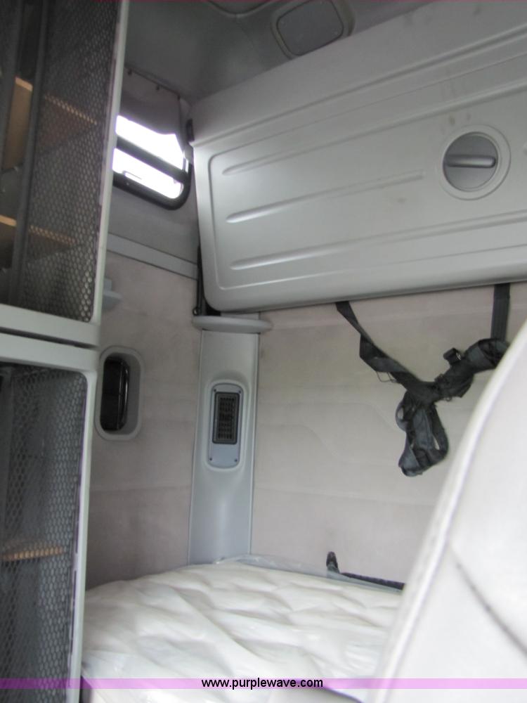 image for item 8005 2004 Freightliner Conventional Columbia semi truck