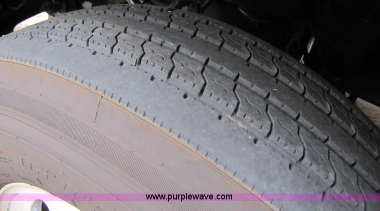 image for item 8005 2004 Freightliner Conventional Columbia semi truck