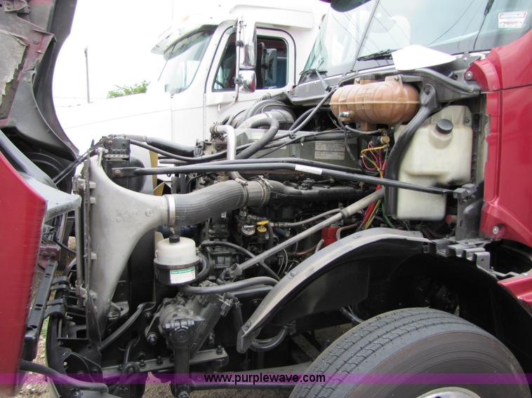 image for item 8005 2004 Freightliner Conventional Columbia semi truck