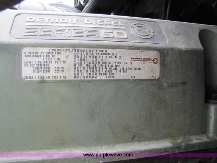 image for item 8006 2004 Freightliner Conventional Columbia semi truck