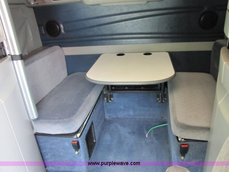 image for item 8007 2003 Volvo VNL64T 770 semi truck