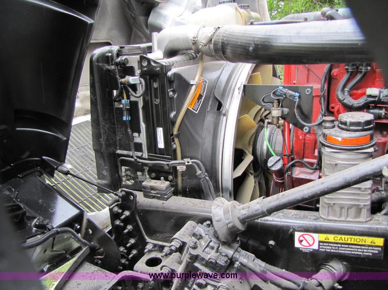 image for item 8007 2003 Volvo VNL64T 770 semi truck