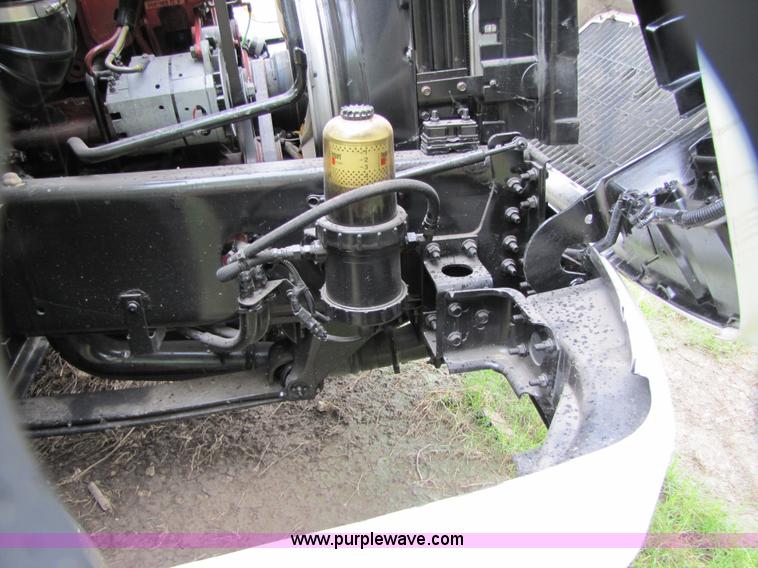 image for item 8007 2003 Volvo VNL64T 770 semi truck