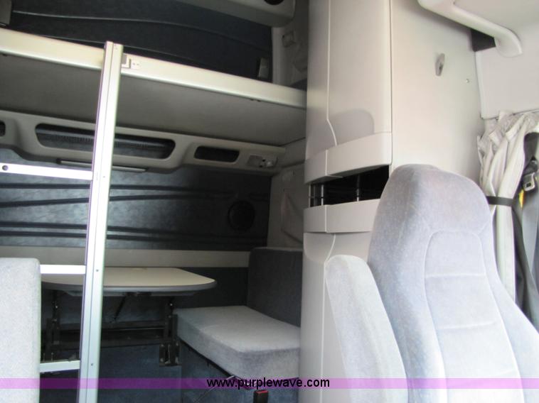 image for item 8008 2003 Volvo VNL64T 770 semi truck