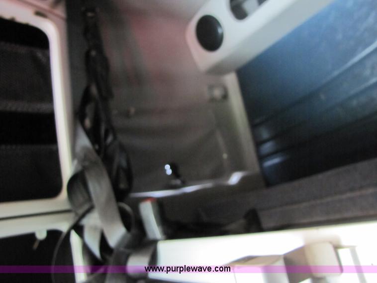 image for item 8008 2003 Volvo VNL64T 770 semi truck