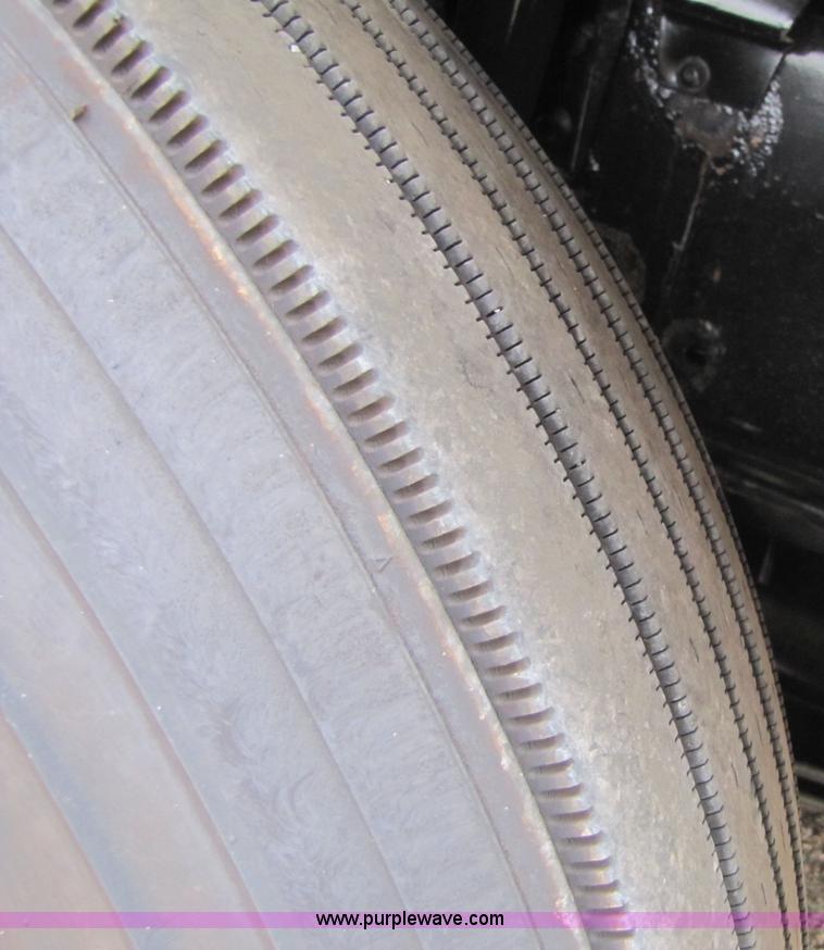 image for item 8008 2003 Volvo VNL64T 770 semi truck