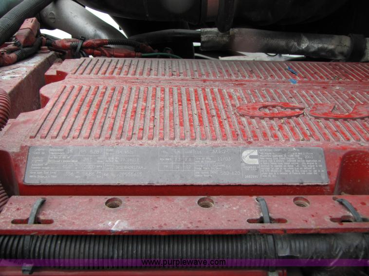 image for item 8008 2003 Volvo VNL64T 770 semi truck