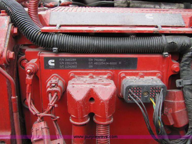 image for item 8008 2003 Volvo VNL64T 770 semi truck