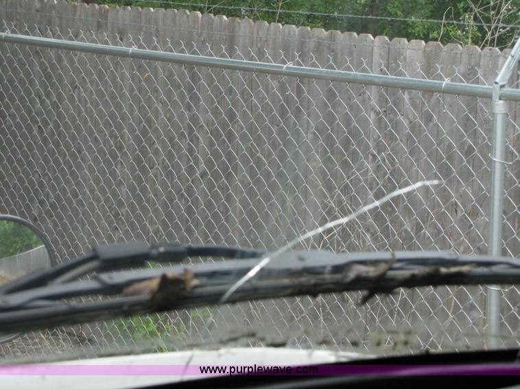 image for item 8010 2003 Volvo VNL ISX450ST semi truck