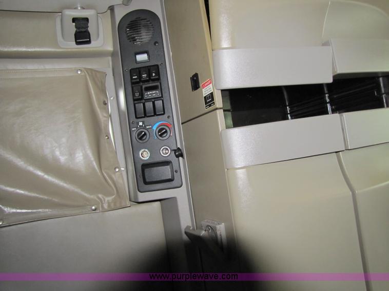 image for item 8010 2003 Volvo VNL ISX450ST semi truck