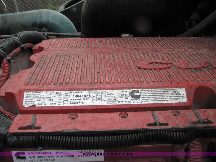 image for item 8010 2003 Volvo VNL ISX450ST semi truck