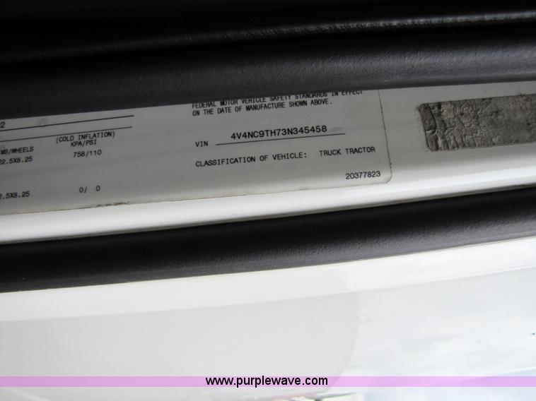 image for item 8010 2003 Volvo VNL ISX450ST semi truck