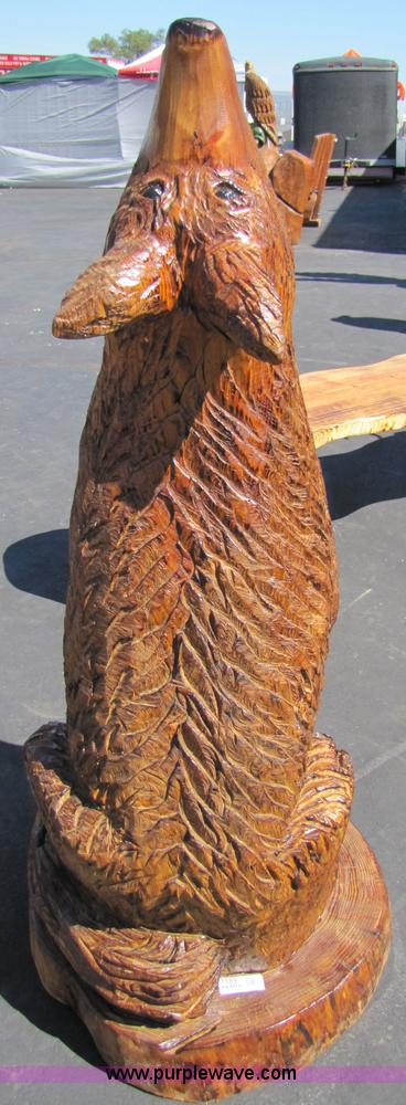 image for item 7189 Coyote howling chainsaw art carving