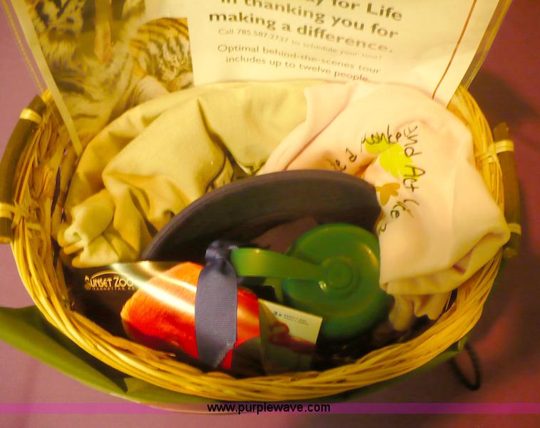 image for item 1215 "Explore Sunset Zoo"