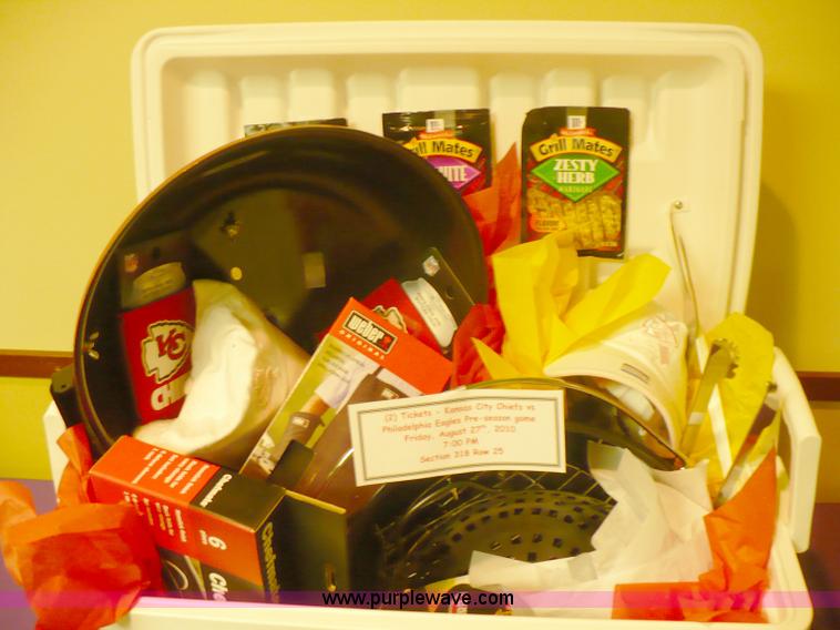 image for item 1220 "Kansas City Chiefs Tailgate Pack"