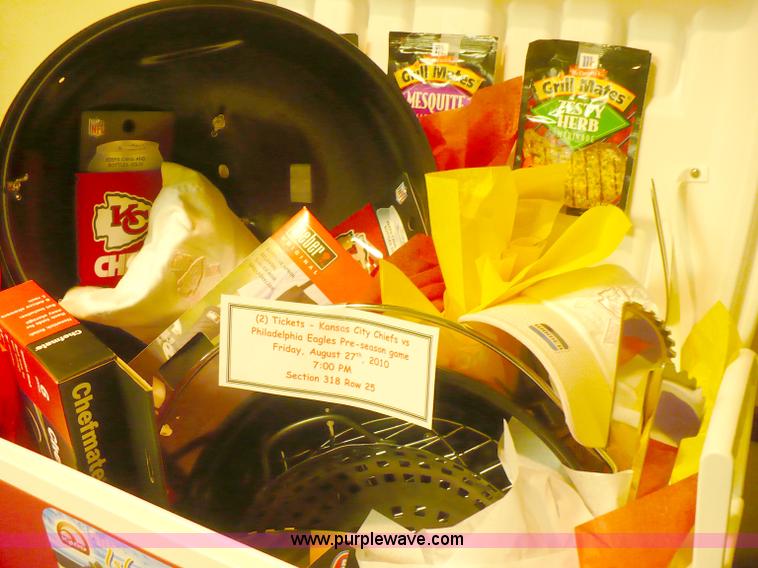 image for item 1220 "Kansas City Chiefs Tailgate Pack"