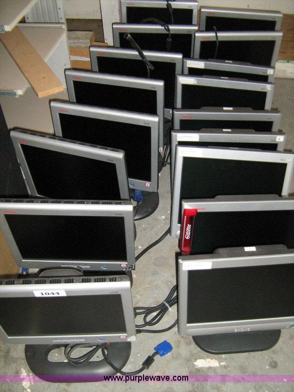 image for item 1044 (16) assorted Compaq LCD monitors