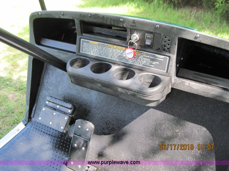 image for item 1056 2006 electric golf cart with charger