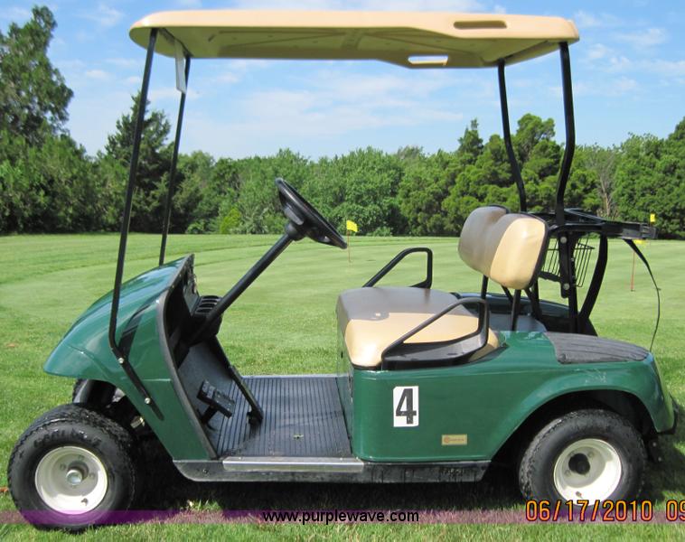 image for item 1057 2006 electric golf cart with charger