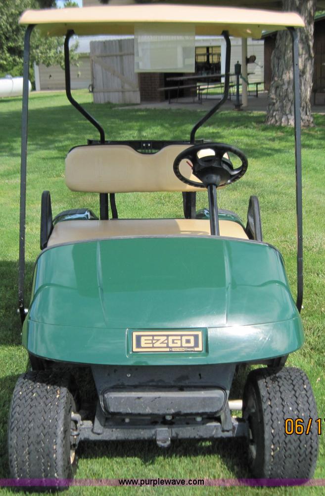 image for item 1057 2006 electric golf cart with charger