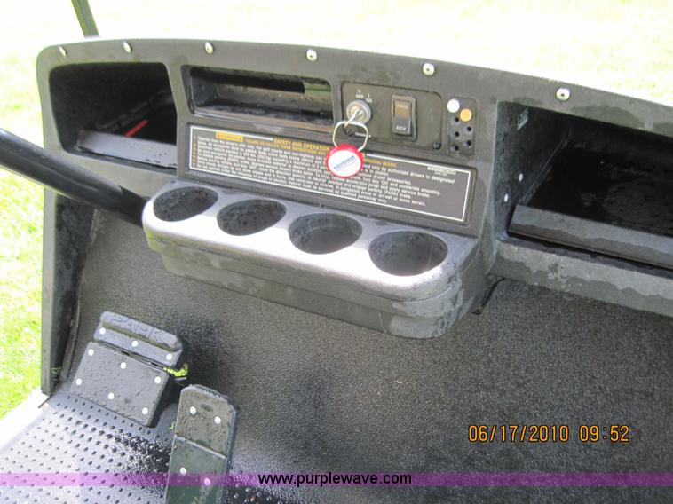 image for item 1057 2006 electric golf cart with charger
