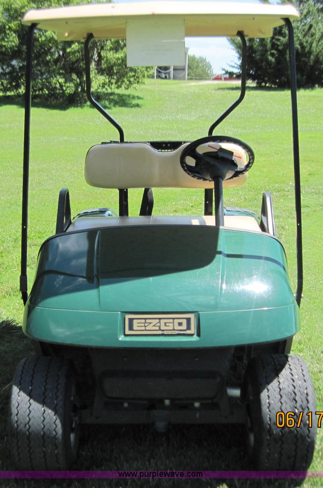 image for item 1058 2006 electric golf cart with charger